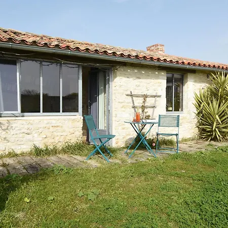 015 Le Moulin Rouge Villa *