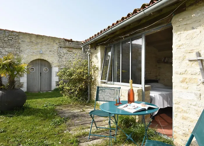 015 Le Moulin Rouge Villa *