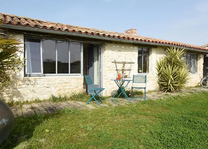 015 Le Moulin Rouge Villa *