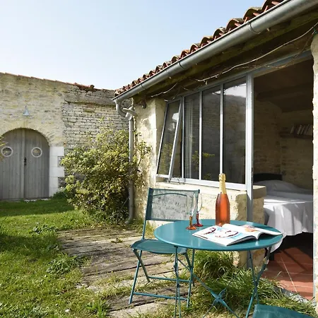 015 Le Moulin Rouge Villa *